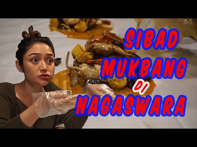 Gue mah nurut orangnya, disuruh photo ya photo, diajak mukbang ayok wkwkwk