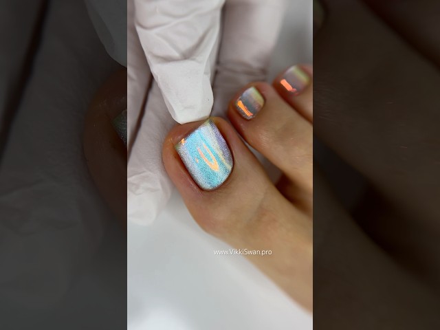 Cat eye pedicure with chrome powder tutorial. Step-by-step process using the dry pedicure technique.