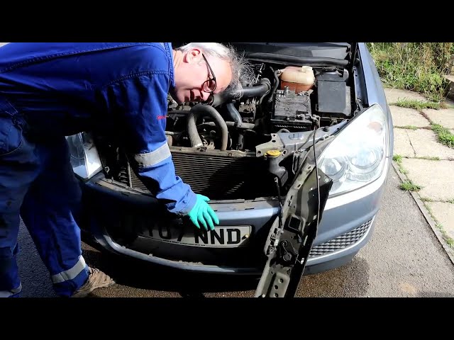 VAUXHALL/OPEL Astra H radiator change (remove intercooler and electric fan). CDTi. 1.3