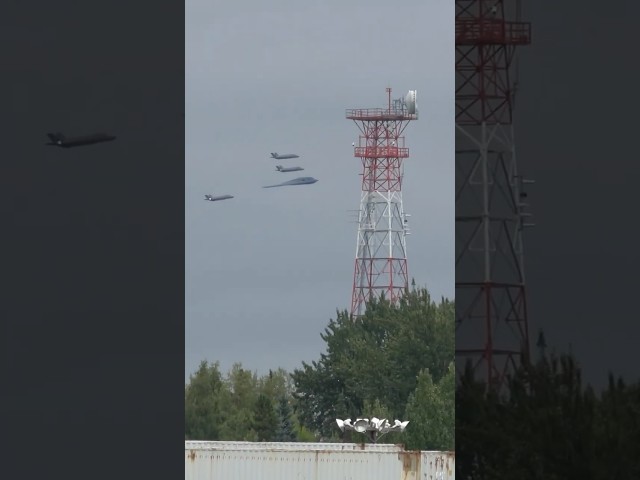 USAF B-2 and F-35s fly over Putin in Anchorage #usaf #b2 #b2bomber #b2spirit #f35 #trump #putin