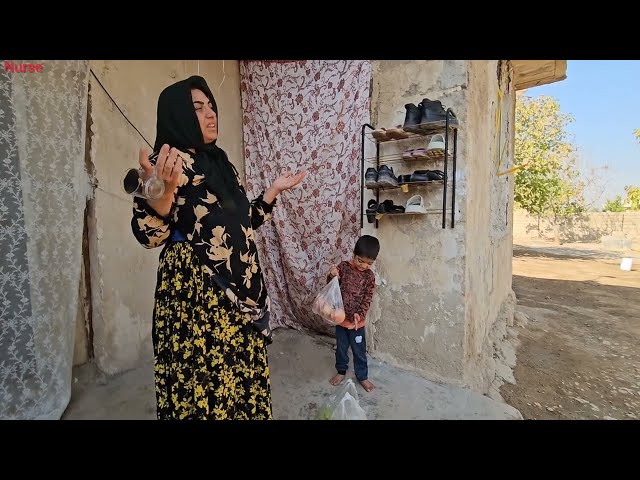 😢🏡 She has nowhere to go... This mother works day and night to buy a small piece of land.