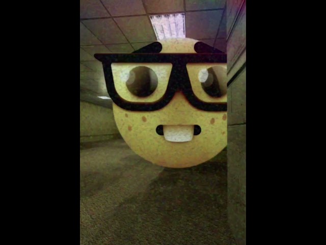 Getting scared by a image #roblox #robloxshorts #funny
