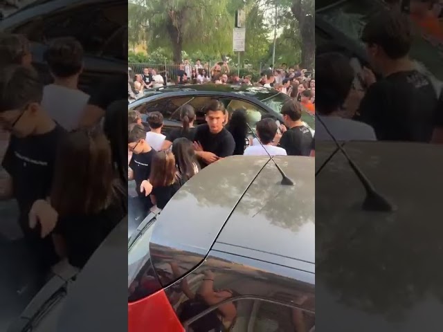 Giovanni di Temptation Island è arrivato ad Adrano, lo accolgono tantissimi fans