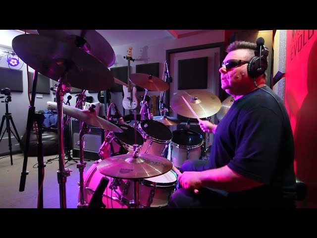Amateur Drummer Plays Comfortably Numb Cover - Pink Floyd
