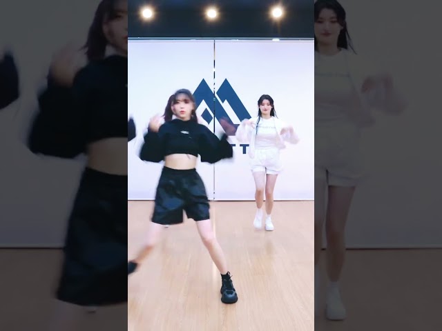 FIFTY FIFTY ’SOS’ Dance Practice Mirrored