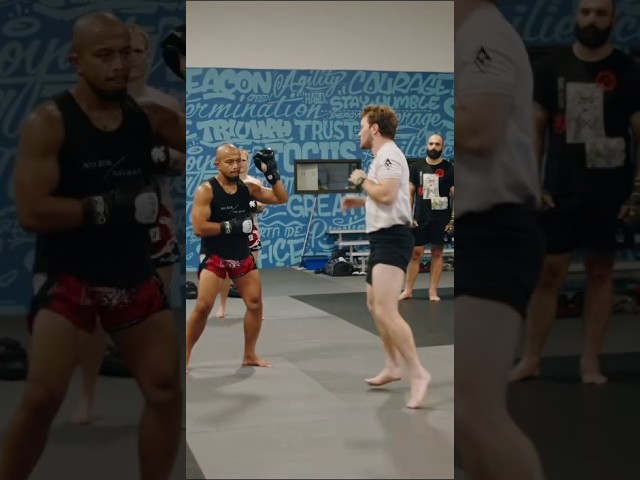 Muay Thai fighters STRUGGLE with this TKD movement