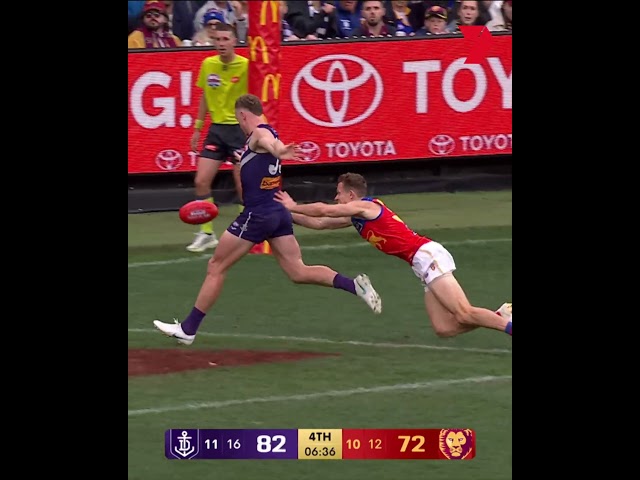 DOCKERS FANS... LOOK AWAY 🫣
