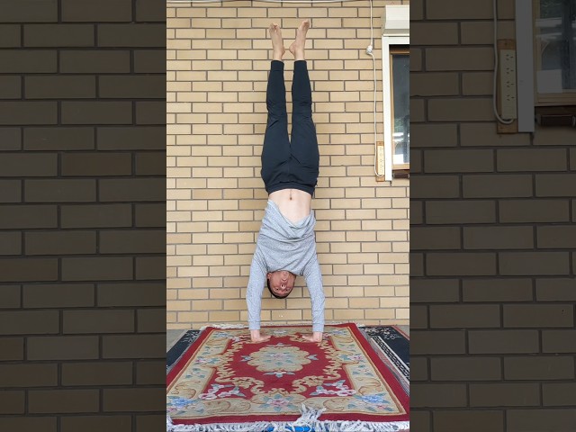 @JustJulesOG  teaches me how to do a handstand #seriespart4 #Rubik's50th