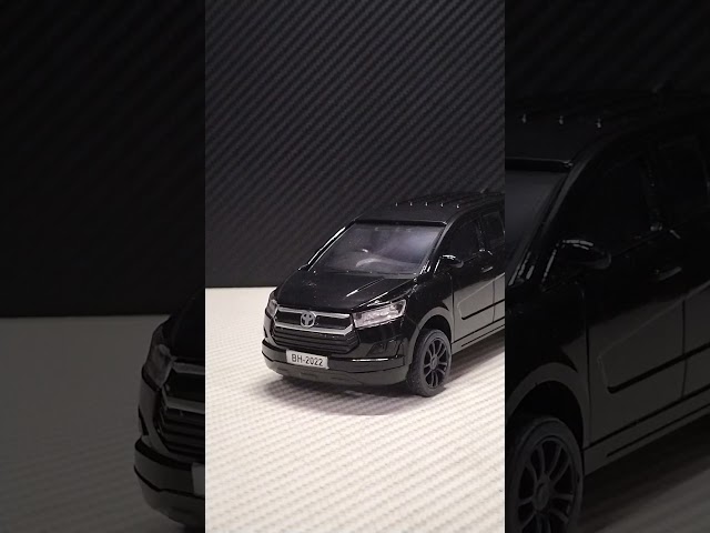 Innova Crysta 1:32 scale