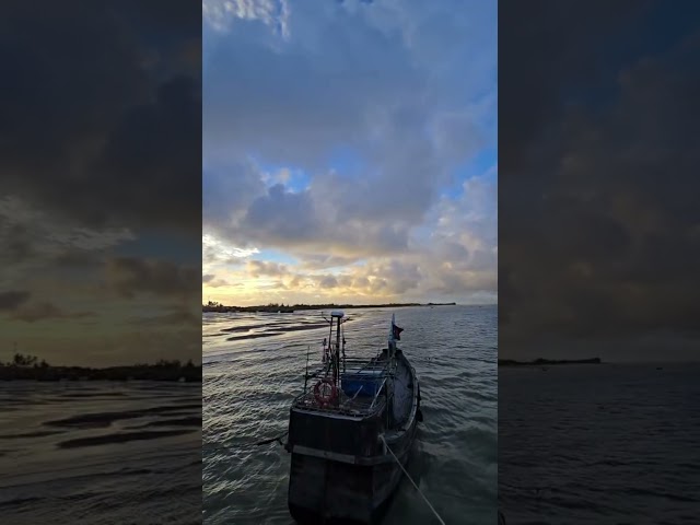 Blue waters and the boatman's boat—a unique feeling of getting lost in nature. 🌊⛵