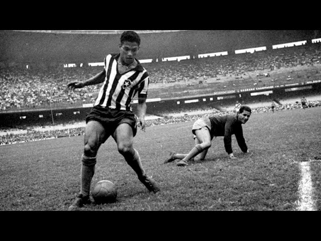 Garrincha - 30 Magic Dribbles from the Bent-Legged Angel!