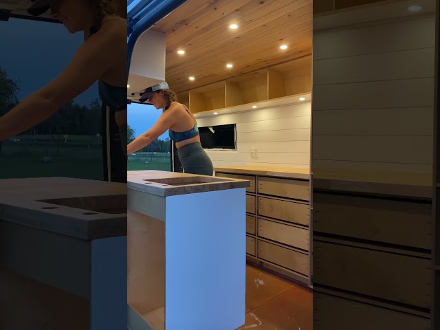 Countertops are in!