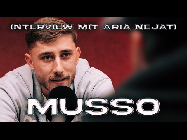 Musso über ersten Vertrag, seinen Vater, Features & "STILL DON'T PANIC" – Interview mit Aria Nejati