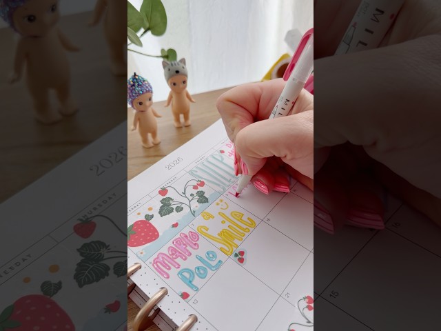 Daily gratitude in my journal, a classic vertical Happy Planner #gratitude #journaling
