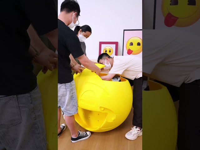 The world’s largest 3D printed emoji is officially revealed! 🌎