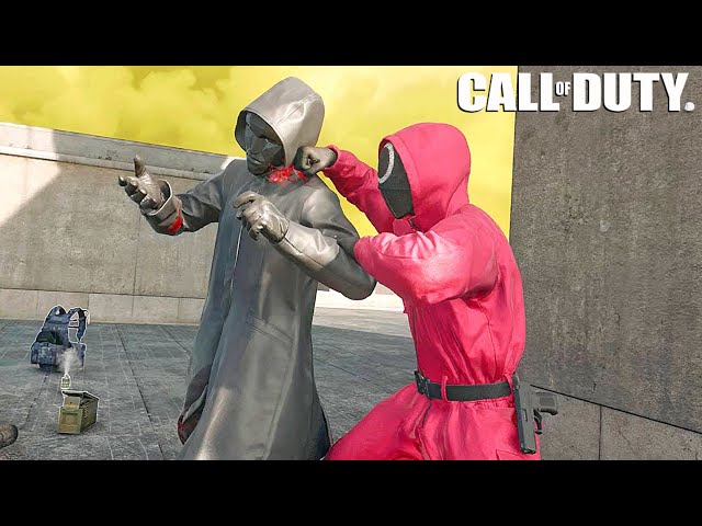Squid Game Pink Guards And Front Man With Finishers  - COD Warzone Finishing Moves