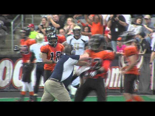 Lincoln Haymakers Head Coach hits Omaha Beef RB after TD