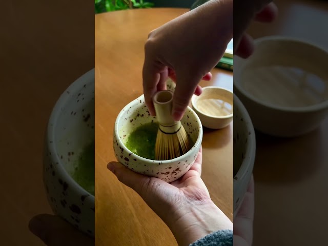 matcha + handmade ceramics = iconic duo 👌🏻 #handmadepottery #potterylove #matcha #matchaset