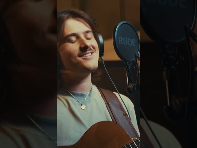 Meet @chrislanzon performing “Dinner Party”, his second song for our #1MIC series.