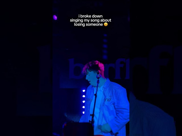 i broke down on stage singing this song 🥺