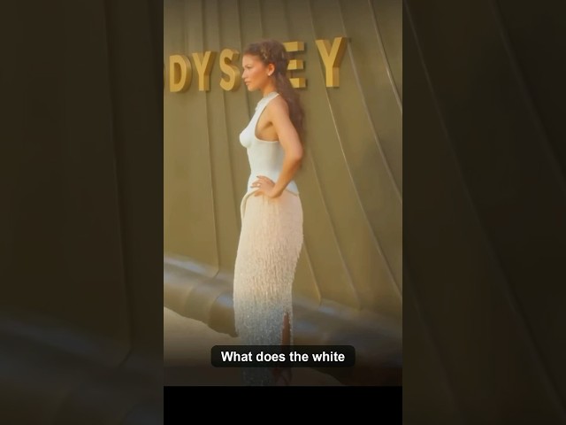 Is this the most iconic Schiaparelli moment ever? 🦞🤍 #schiaparelli #zendaya #fashion