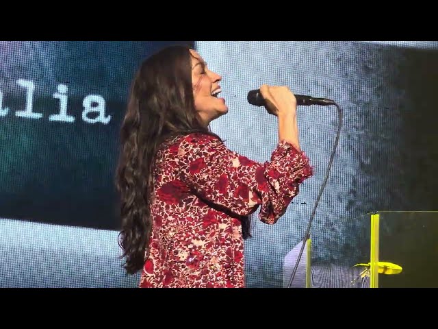 Alanis Morissette - Ironic (Live at Mohegan Sun, 10-2-26) (4K HDR, HQ Audio)