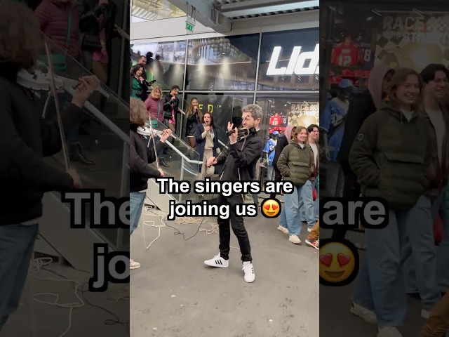 EPIC Carol of the Bells Flashmob ! (full version)