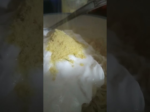 bucătăria Creatorului tăieței cu smântână