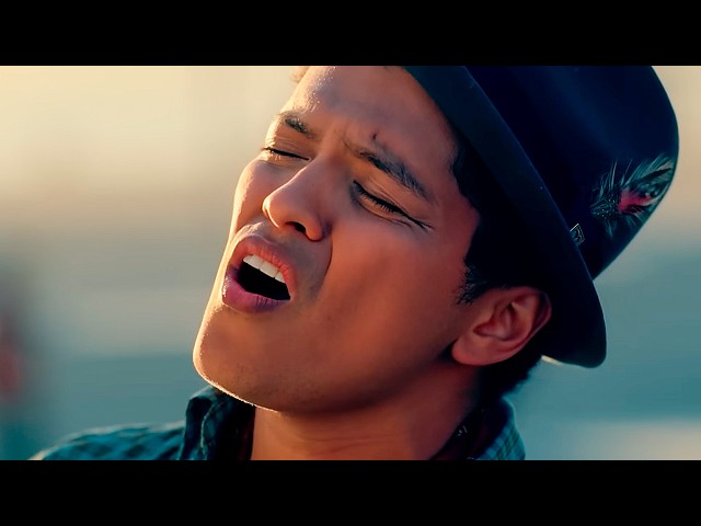 Travie McCoy: Billionaire ft. Bruno Mars [OFFICIAL VIDEO]