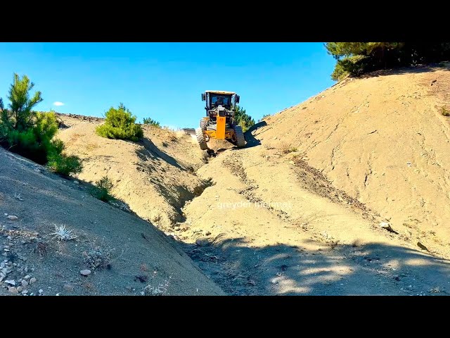 How did the grader cross the roads destroyed by the flood? #grader #johndeere