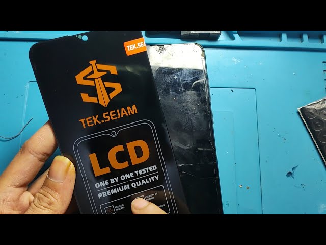 Learning How to Replace a Phone LCD for Beginners Turns Out to Be Very Easy