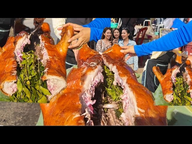 The whole roasted pig is out of the oven – time to eat! 
