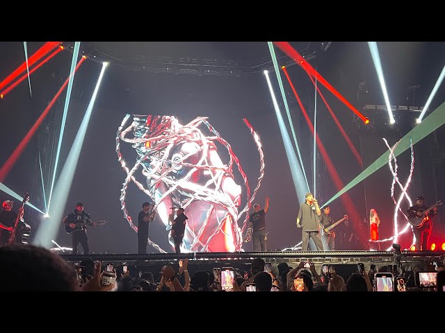 Peso Pluma en Concierto en el UBS Arena en Long Island, New York