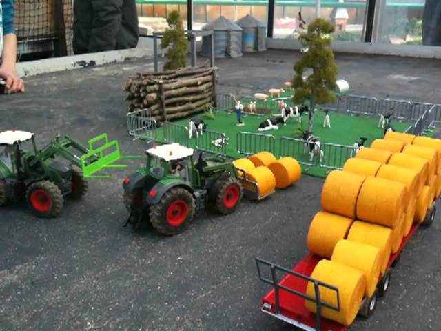Siku Control Fendt 939 mit Frontlader Ballengabel Eigenbau