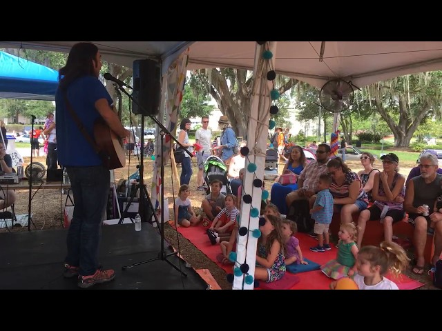 Mr. Harley performing "I'm a Pirate" at Kids Fringe.