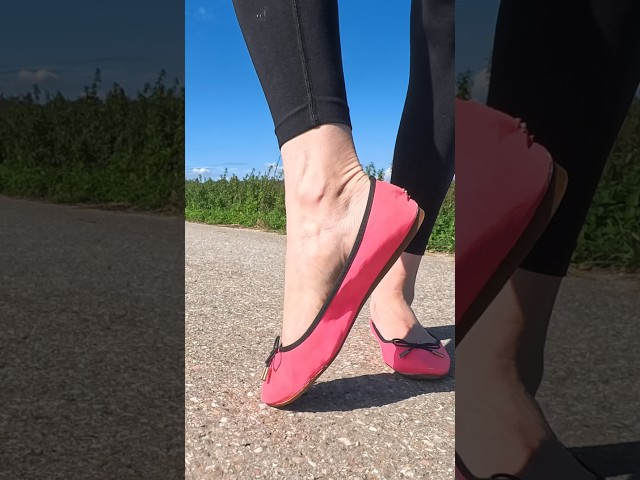 Rebeccah shows off her ballerina flats 🥿✨Like them? Leave a ❤️#BallerinaFlats #Flats #Shoes