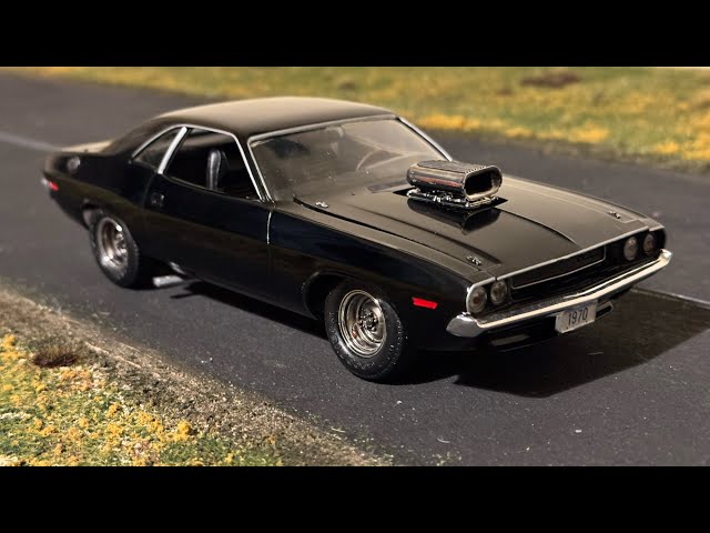 Building a Classic Dodge Challenger Model Kit - Monogram 1/24