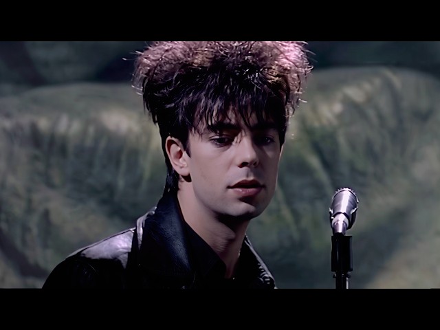 Echo & The Bunnymen - Lips Like Sugar (Official Music Video)