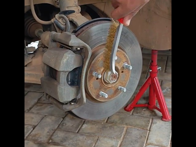 Always remove wheel hub rust during tire rotation