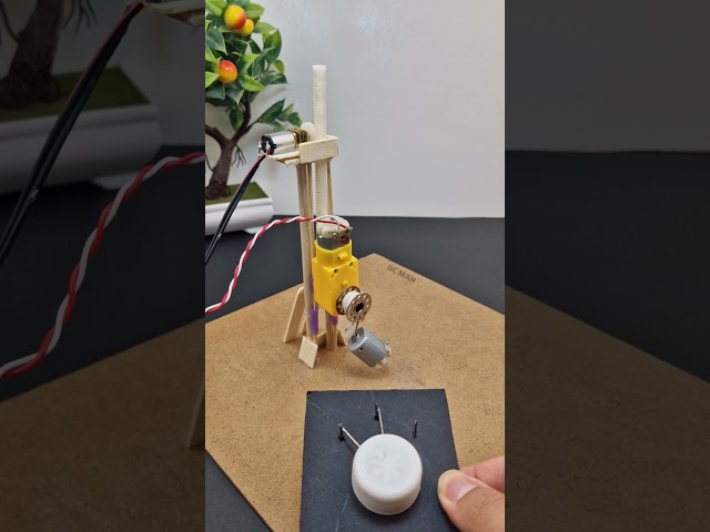 DC motor-powered crane | #dcmotor #techexperiments #diy #dcman #motor #electronic