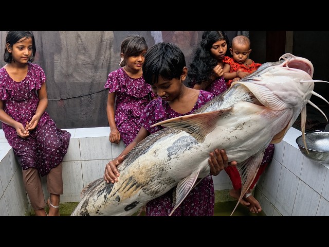Girls Grabbing Giant Monster Fish in the Aquarium Before Cleaning Dirty Fish Tank
