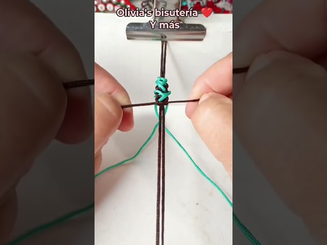 Two-Color Macramé Bracelet Tutorial
