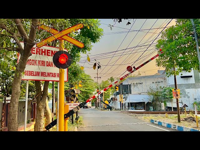 Unique Tapaan Railway Crossing, Pasuruan City, East Java