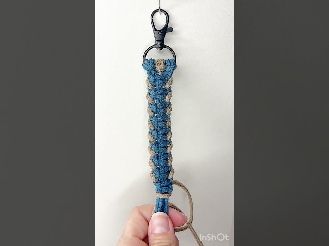 Zipper look, macrame feel — handmade zippy charm for your keys.✨🧵#macrame #boho #keychain #handmade
