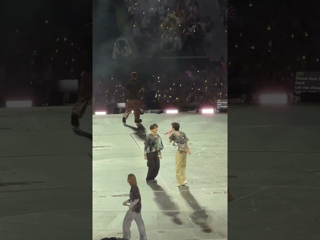 army's who's makhnae here 🤩😂😍 #btsshorts #btsarmy #btsshorts #btsworldtourconcert #btsperformance