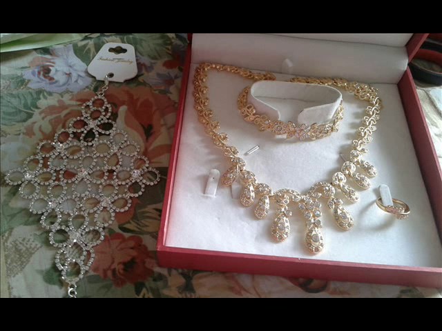 Latest amazing  locket sets 2017-2018 in america