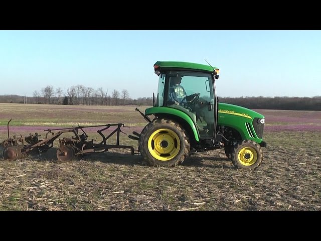 #51 John Deere 3320 3033R Disking with Antique Disk