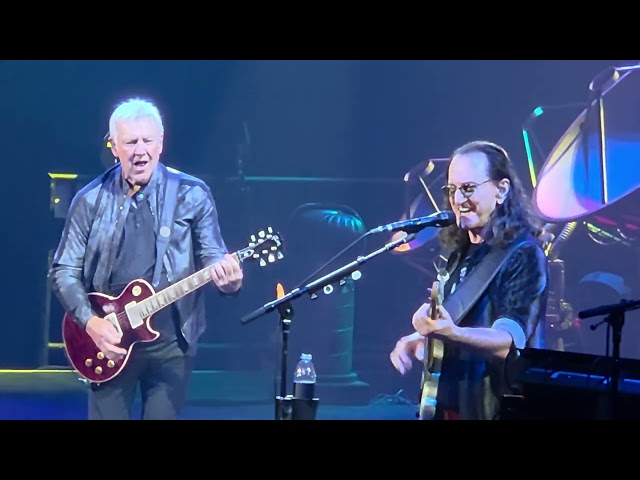 RUSH - New World Man LIVE Montreal night 2 Sept 4/26