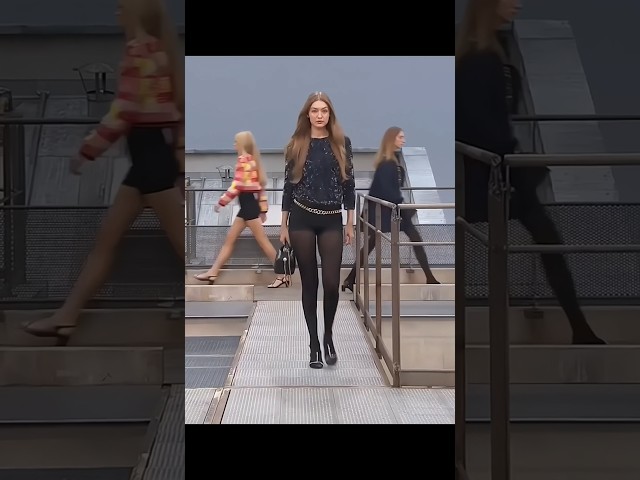 Too Much Beauty For One Frame 🔥✨| Gigi Hadid & Grace Walk for Elizabeth Chanel SS 2020 Fashion Show