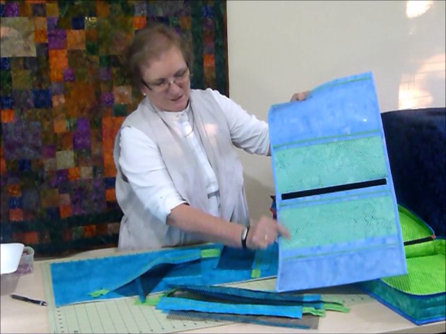 That Project Bag - Part 15 - Position Pockets - Quilting Tips & TechniquesQuilting Tips & Techniques